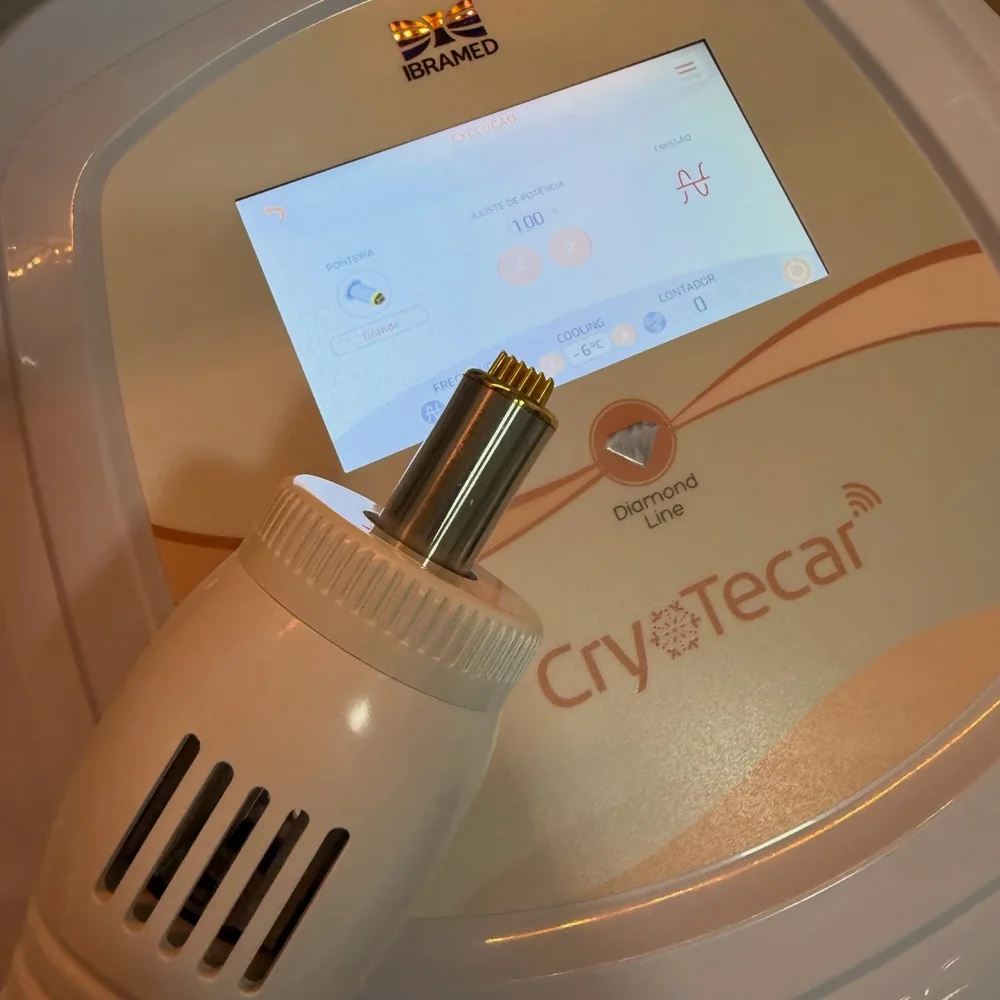 Equipamento de crioterapia Cryotecar original no Spa Dani Almeida